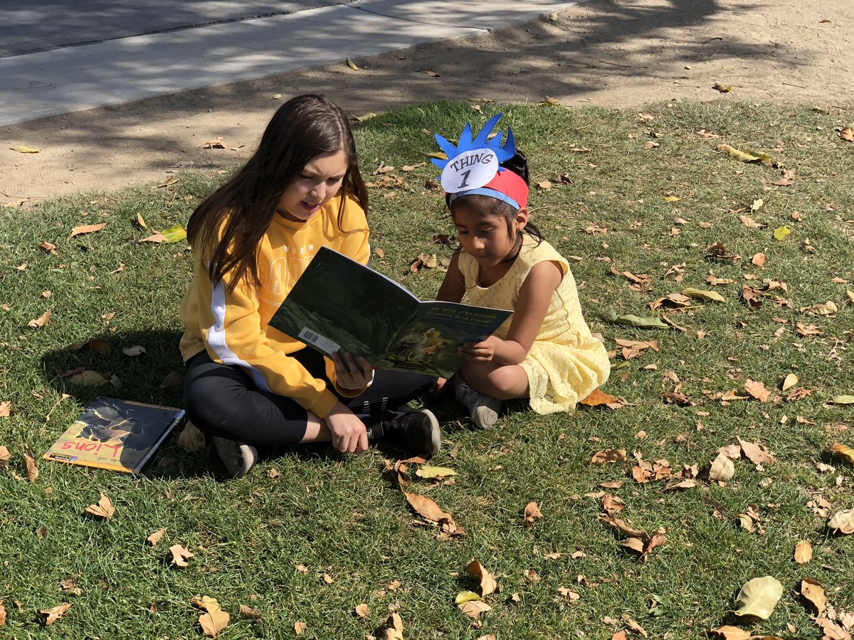 CyromanRoman's tweet photo. Read Across America with 6th grade buddies! https://t.co/CwuOuX54t4