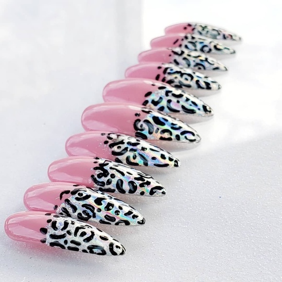 CurvedMyWay's tweet image. So good I had to share! Check out all the items I'm loving on @Poshmarkapp from @CurvesOns #poshmark #fashion #style #shopmycloset #curvessparkle #curvessparklenails: posh.mk/8tnq2JNfC4