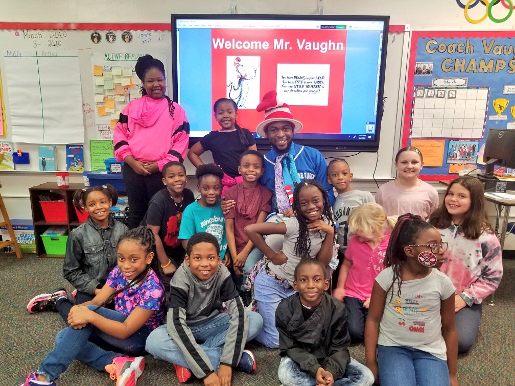 MisterV2021's tweet photo. Thoroughly enjoyed reading to my sisters class @WDESumter ! The students were actively engaged. I loved the energy. I love the kid❤ #ReadLikeAChamp #RealMenRead #SumterStrong https://t.co/Z1BDMIx3Ls