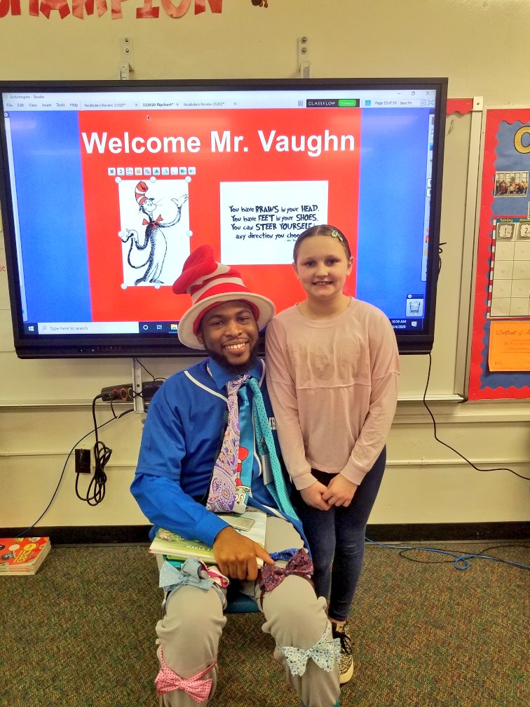 MisterV2021's tweet photo. Thoroughly enjoyed reading to my sisters class @WDESumter ! The students were actively engaged. I loved the energy. I love the kid❤ #ReadLikeAChamp #RealMenRead #SumterStrong https://t.co/Z1BDMIx3Ls