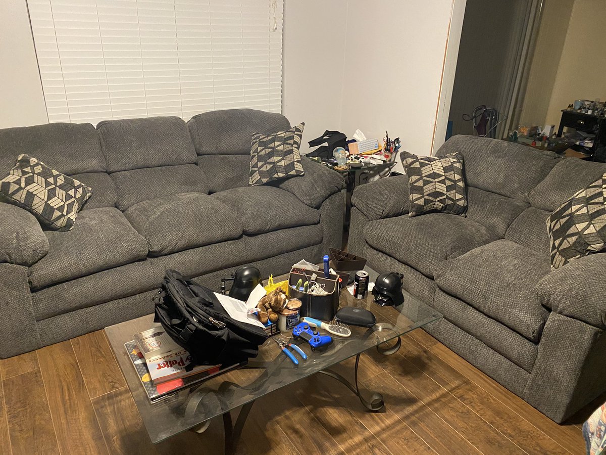 jcsecgsu's tweet photo. Got new furniture today. #bigtimin https://t.co/BFKiNXcNVx