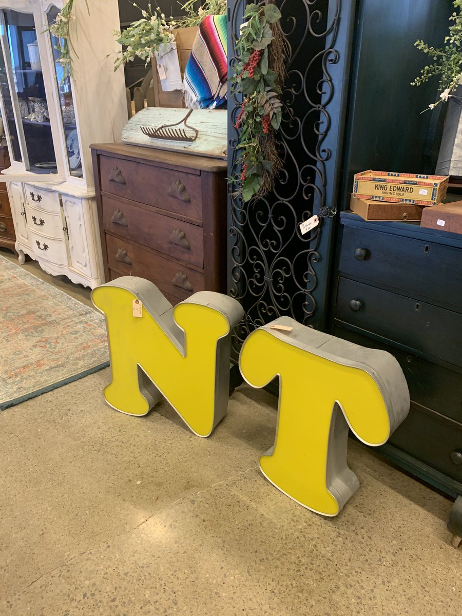 RockinBMerc's tweet photo. Love this leopard desk, super cool N and T and awesome wicker set with tables! Come enjoy some delicious coffee and breakfast or lunch and do a little shopping and stroll around our five acres 😁 #rockinbmercantile #upcycledfurniture #coffeekansascity #kansascitycoffee https://t.co/c0TXnprWN5