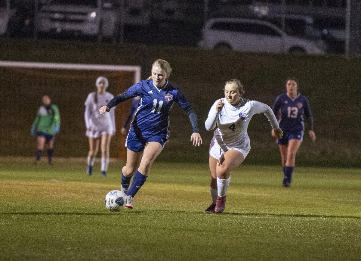 Journal_ESprott's tweet photo. West-Oak's Samantha Sherman scored 41 goals last season.

The junior scored all of the Warriors' goals in their 8-0 season-opening win against BHP tonight. Suffice it to say she's on pace to shatter last year's total.

Also, I'm frozen.

(📸by @savannahkblake) @UpstateTodaySC https://t.co/rPjUuB8P8o