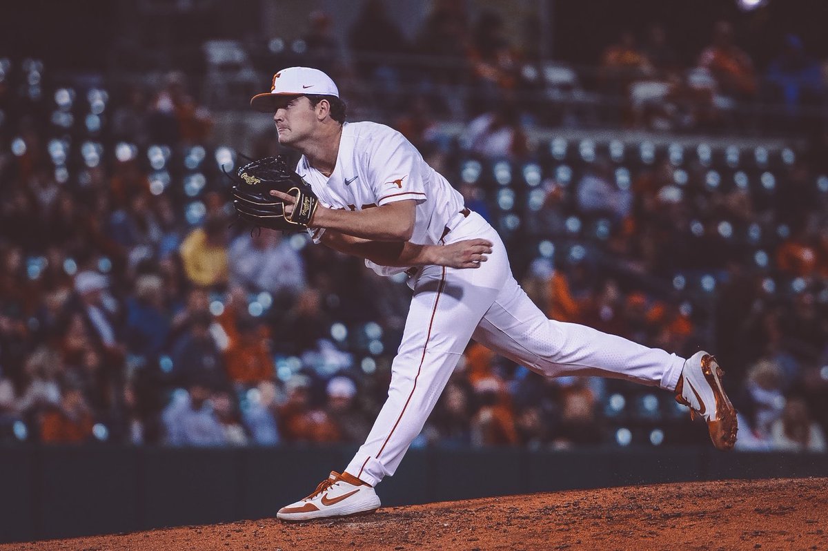 TexasBaseball's tweet photo. .@bryce_elder13 exited with two on and two away before @Dawsnlm_17 got out of the jam. 

Horns trail the Titans by one. #HookEm https://t.co/HTsvFGNsQp