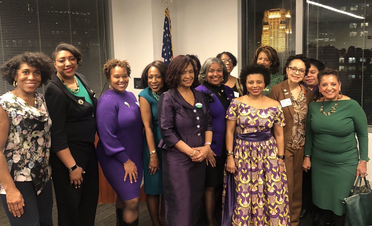 LtGovStratton's tweet photo. Thank you to the Chicago Area Cluster of @linksinc for an inspiring #InternationalWomensDay program on Global Health Equity! 

As busy women, we are often so busy caring for others that we don’t prioritize caring for ourselves. I vow to do better! #chilinks #health https://t.co/39jTxvDdpo