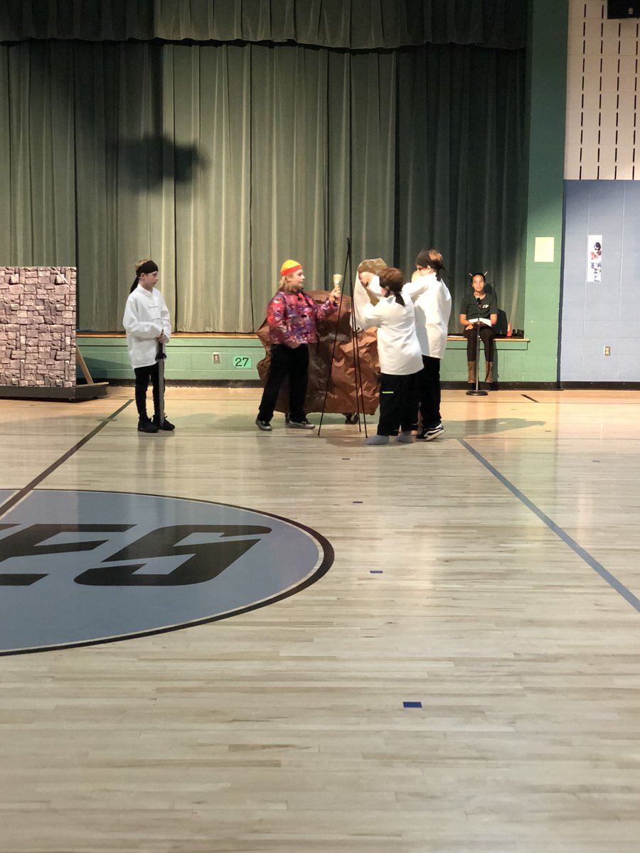 TaylorTweetsK's tweet photo. What a great Multicultural Day program at @GreenValleyElem this morning! #GVGatorStrong @HooverSchools https://t.co/vhuMIw9aHj