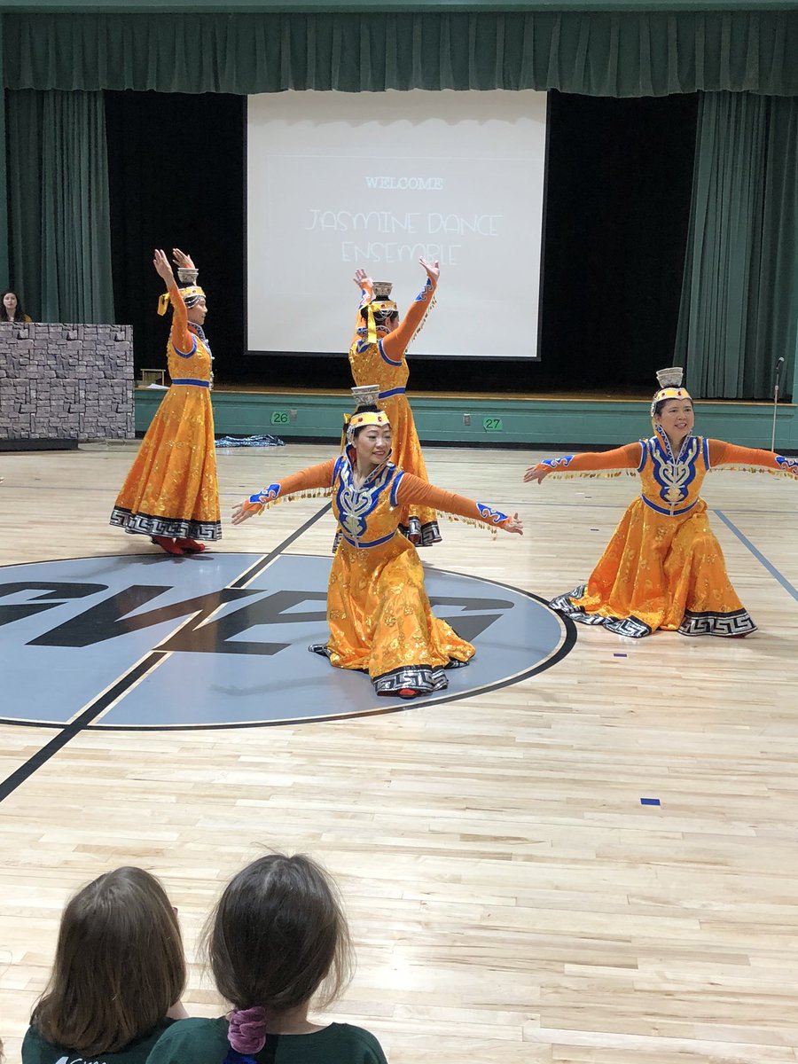 TaylorTweetsK's tweet photo. What a great Multicultural Day program at @GreenValleyElem this morning! #GVGatorStrong @HooverSchools https://t.co/vhuMIw9aHj
