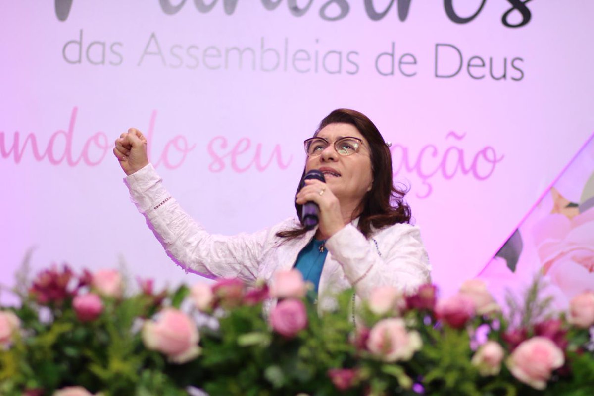 elia_oliveira's tweet photo. 2º Encontro Nacional de Esposas de Ministros das Assembleias de Deus, em Fortaleza/CE. Com o tema “Cuidando do seu coração” baseado em Pv. 4:23, sob a coordenação da irmã @lidiadantascosta, uma noite inesquecível na presença de Deus.
Fotos: @tiagobertulino https://t.co/rIv5j8Nuql
