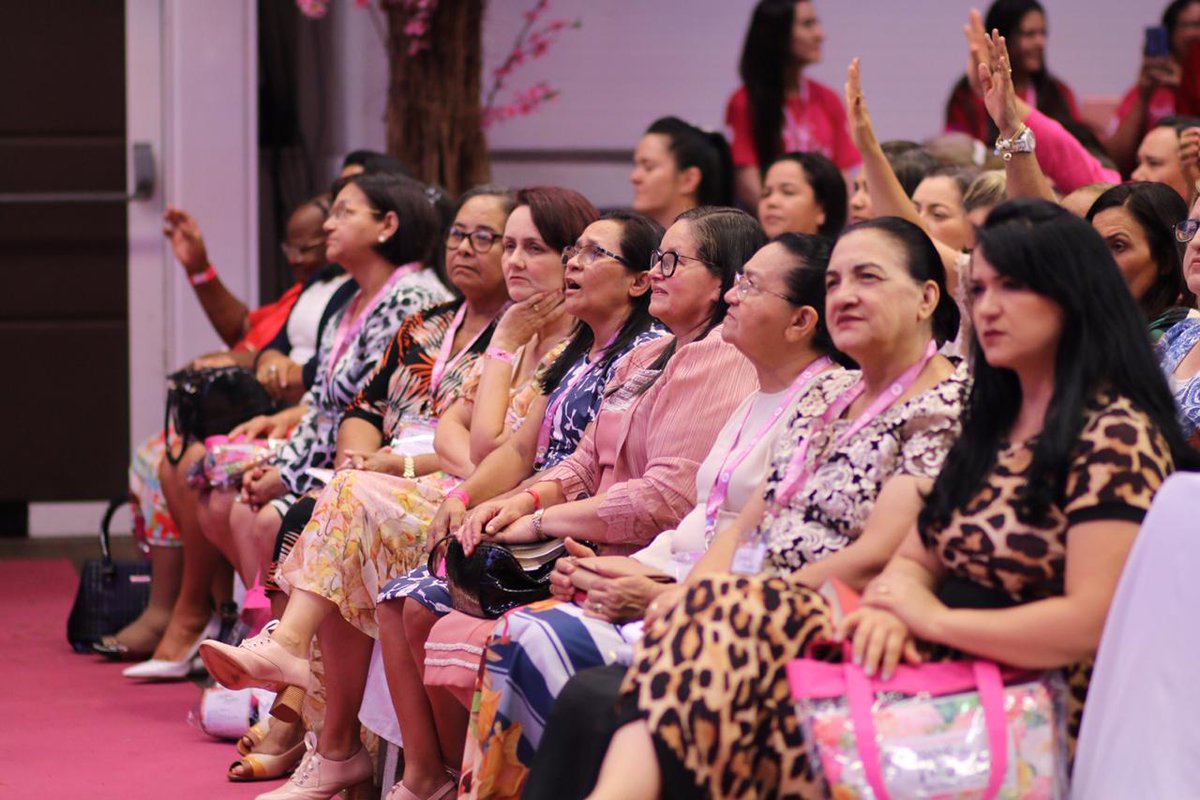 elia_oliveira's tweet photo. 2º Encontro Nacional de Esposas de Ministros das Assembleias de Deus, em Fortaleza/CE. Com o tema “Cuidando do seu coração” baseado em Pv. 4:23, sob a coordenação da irmã @lidiadantascosta, uma noite inesquecível na presença de Deus.
Fotos: @tiagobertulino https://t.co/rIv5j8Nuql