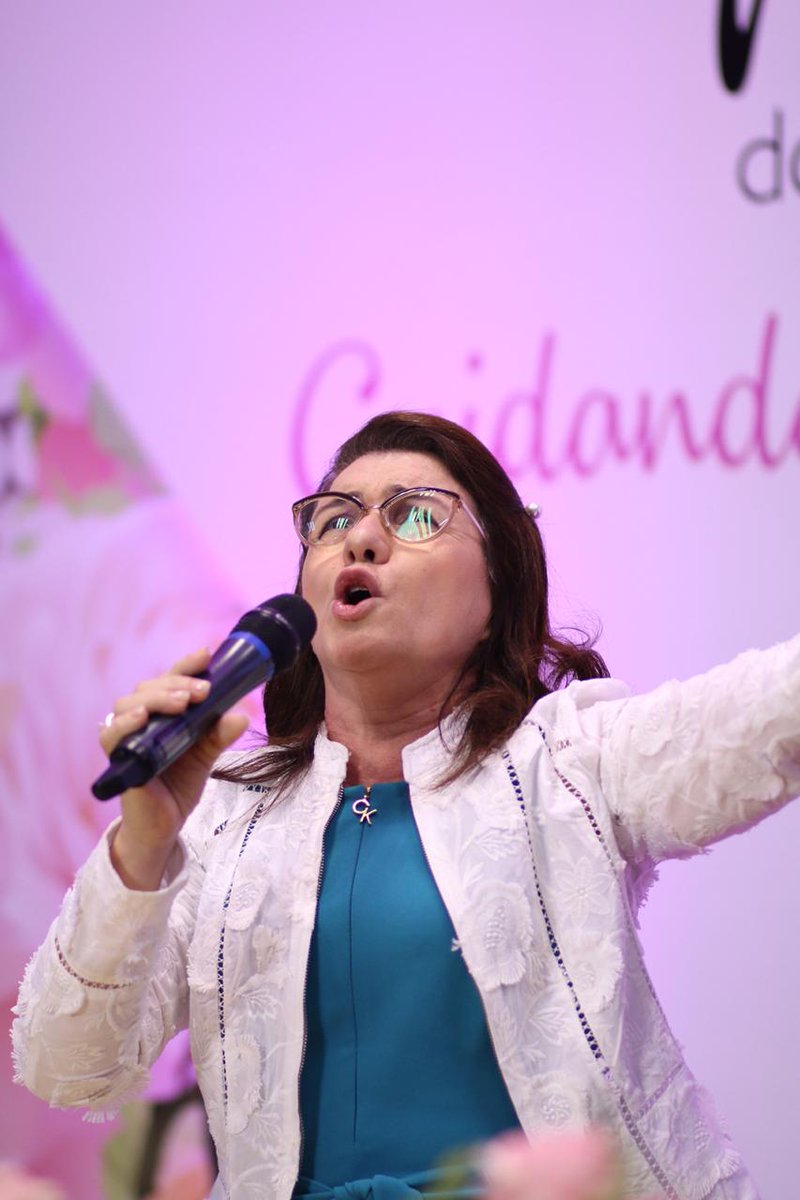 elia_oliveira's tweet photo. 2º Encontro Nacional de Esposas de Ministros das Assembleias de Deus, em Fortaleza/CE.
Com o tema “Cuidando do seu coração” baseado em Pv. 4:23, sob a coordenação da irmã @lidiadantascosta, uma noite inesquecível na presença de Deus. 🙏🏻
Fotos: @TiagoBertulino
@cgadboficial https://t.co/QEekntYzn4