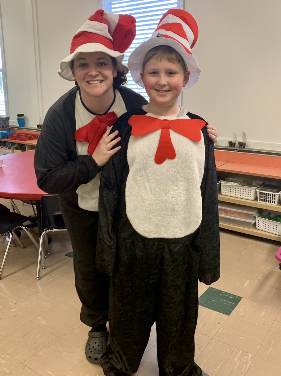 MrsElizabeth08's tweet photo. Dr. Seuss Week is always a fun week! #DrSeussWeek #ReadAcrossAmerica #HESPouncers #LifeIn2ndGrade https://t.co/eVASITUzNV