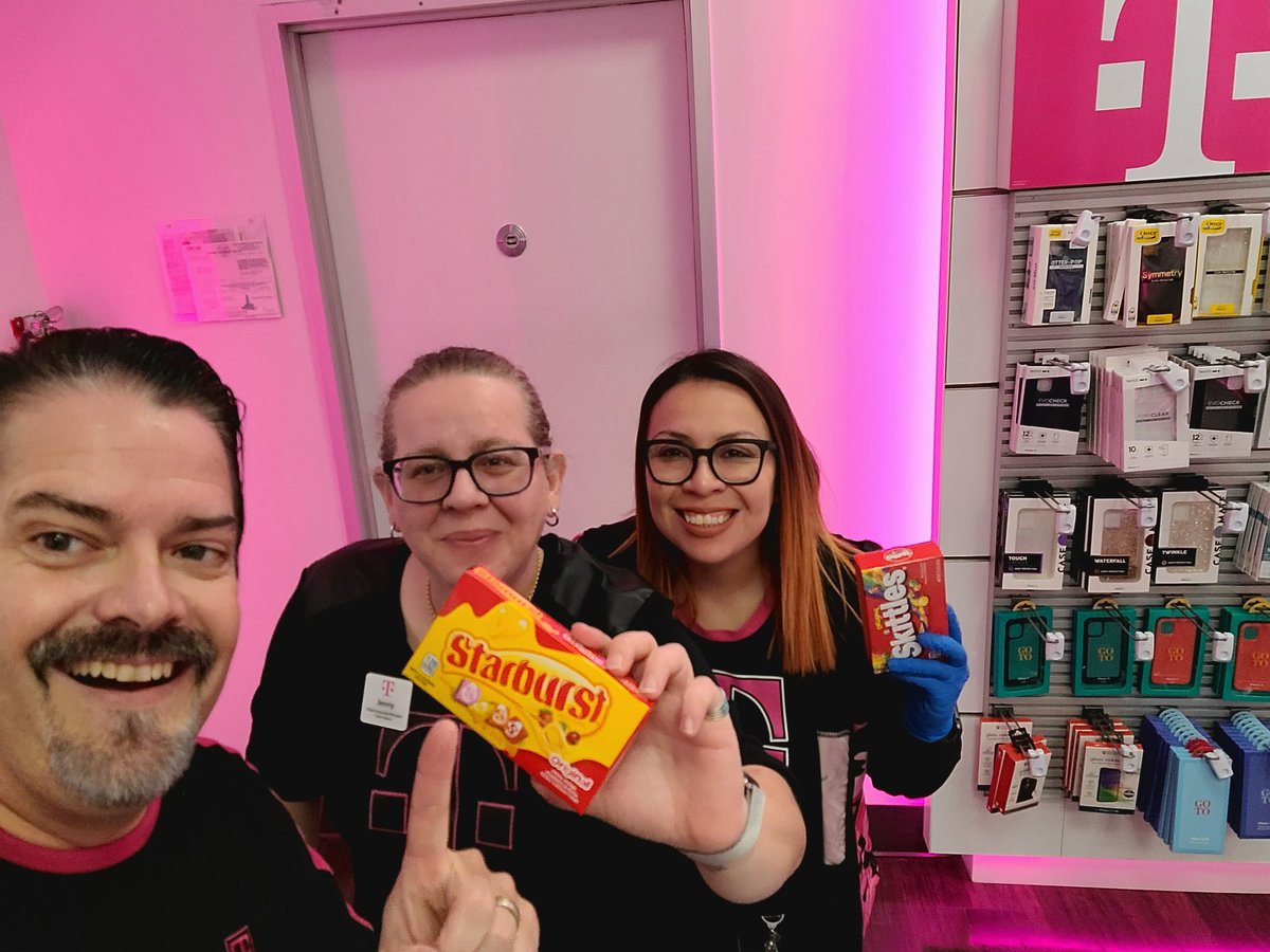 Celebrating #EmployeeAppreciationDay with #TeamMagenta Store 7345 TMALL in the house selling all of our amazing T-mobile promotions!