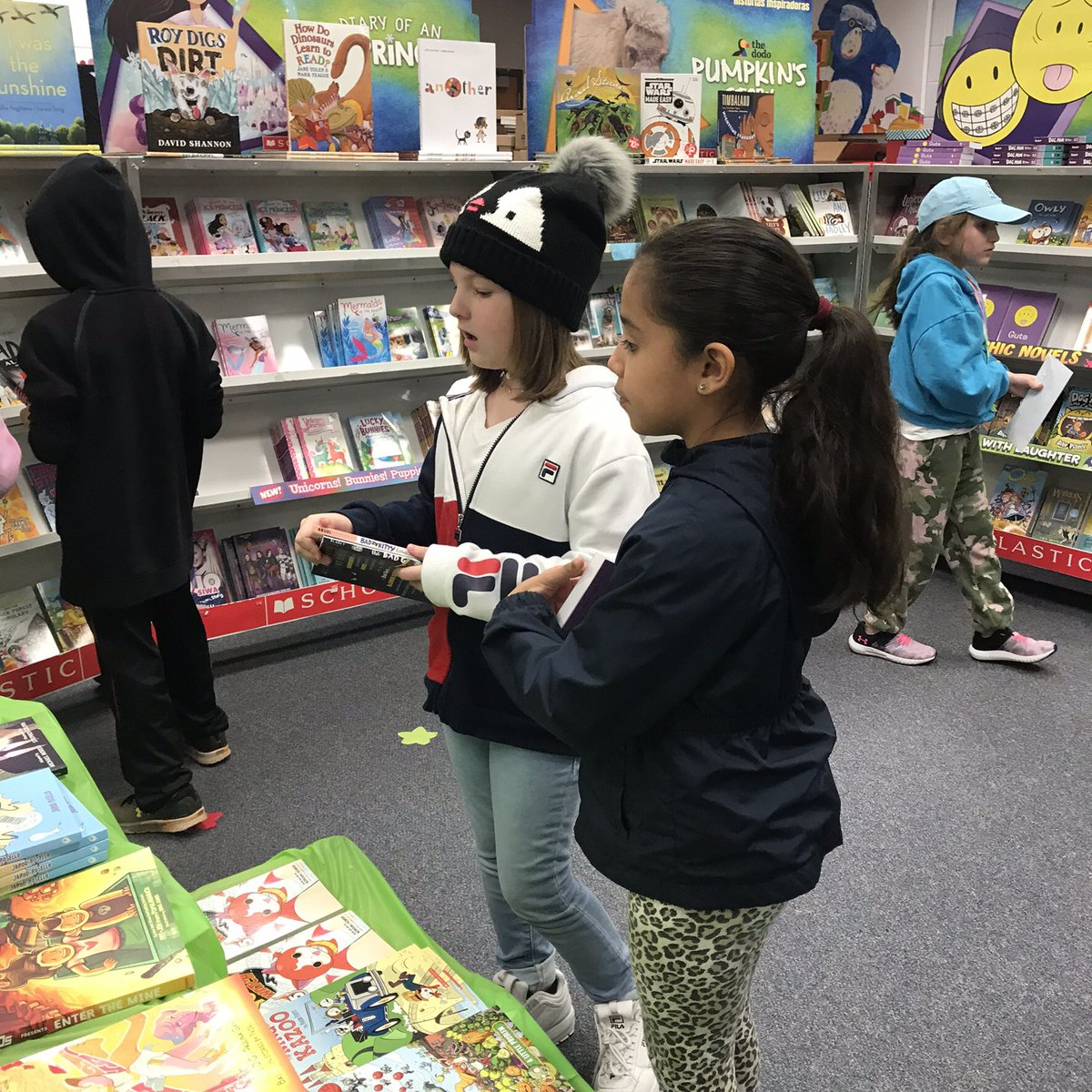 BES_Stars's tweet photo. Every student at BES (about 800 children) received FREE books from our book fair this week thanks to the money raised from the Boosterthon! Our students were SO excited to purchase books! THANK YOU to our PTO & everyone who donated to make this possible! #BESreads #BESlegacy https://t.co/0VbX9NLts7