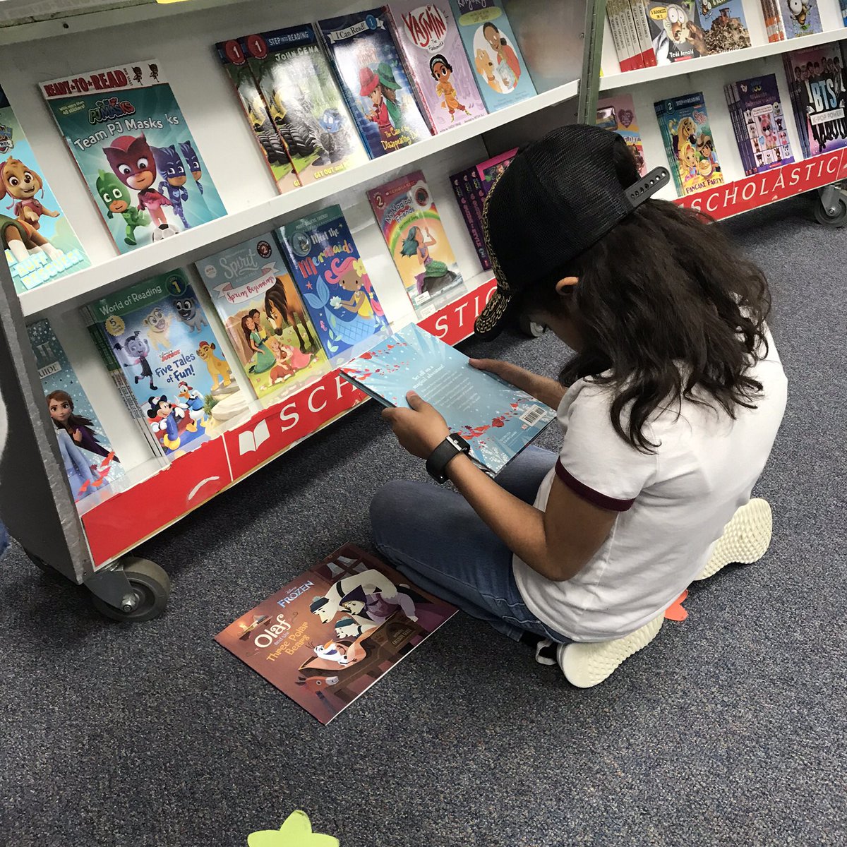 BES_Stars's tweet photo. Every student at BES (about 800 children) received FREE books from our book fair this week thanks to the money raised from the Boosterthon! Our students were SO excited to purchase books! THANK YOU to our PTO & everyone who donated to make this possible! #BESreads #BESlegacy https://t.co/0VbX9NLts7