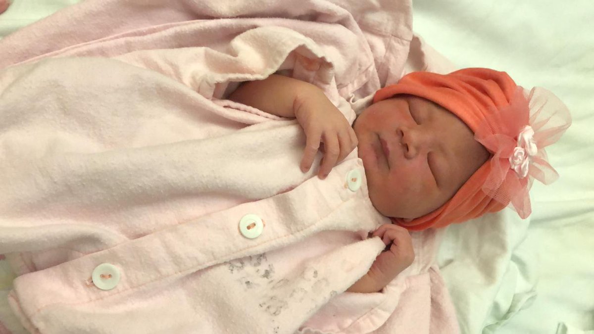 Que más le puedo pedir a MI DIOS HERMOSO ME REGALO UNA MEGA MAMÁ Y UNA SUPER MEGA PRECIOSA HIJA POR DIOS LAS AMO. Señores y señoras CUANDO USTEDES LLEGUEN A TENER SU PRIMER HIJO Y LO VEAN NACER VAN A SENTIR QUE SE LES QUIERE EXPLOTAR EL CORAZÓN DE AMOR. BUENAS NOCHES.♥️