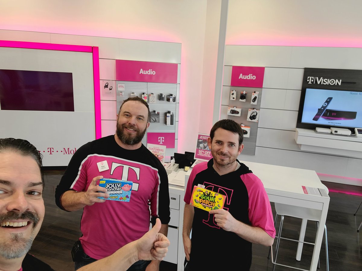 Celebrating an early sale at Ventura and Louise SAP 7980! 
#EmployeeAppreciationDay #TeamMagenta with Ryan and Chris! Off to a huge day with T-Mobile's greatest promotion happening now!
Thank you for all that you do Team Encino!