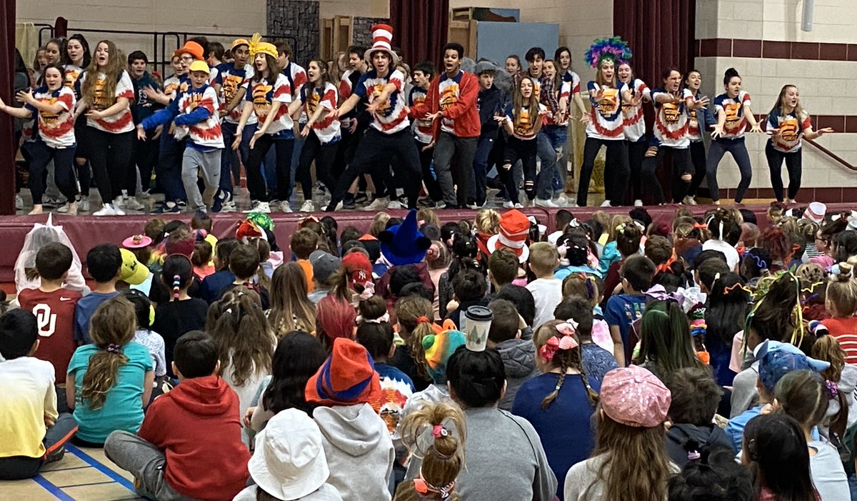 LinesGV's tweet photo. Proud mom moment when your bigs come back to perform for your littles. So proud of the cast of Seussical!
#gvfeeling #bsesjagnation #gvpaa https://t.co/Ew75inTMeq