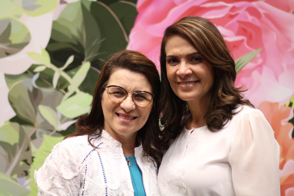 elia_oliveira's tweet photo. 2º Encontro Nacional de Esposas de Ministros das Assembleias de Deus. 
Com o tema “Cuidando do seu coração” baseado em Pv. 4:23, sob a coordenação da irmã @lidiadantascosta. 🙏🏻❤
Foto: @TiagoBertulino https://t.co/QIn103iU0L