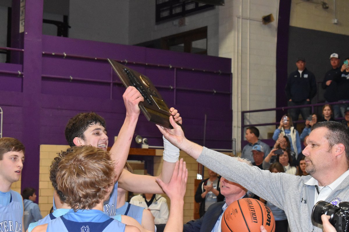 mwilson_Banner's tweet photo. It was a night of celebration for the Mater Dei boys basketball team. https://t.co/lu4BgX3BMd