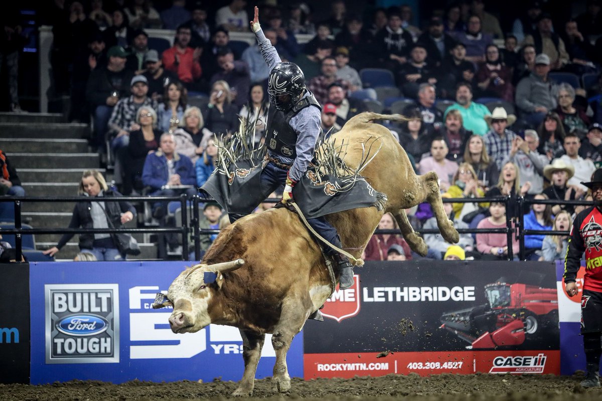 TedStovin's tweet photo. Nick Tetz and Dalton Rudman split Round 1 in Lethbridge on Friday night at the Enmax Centre. 

MORE >> https://t.co/bsMmMvLfKx https://t.co/YHAKLykbvp