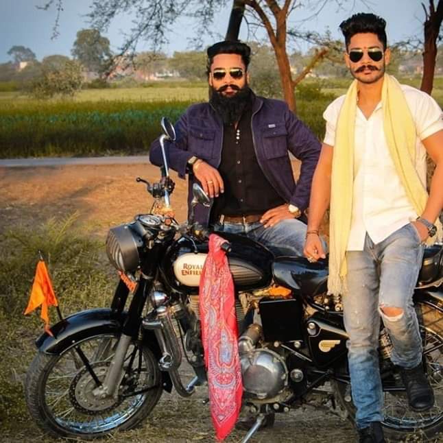 rajputrajagmail's tweet photo. #_RAJPUT🔥 बारिश का #_NAम #_NAHI जो बरसे और थम जाये
ये वो सूरज #_NAHI है जो चमके और डुब जाये
यह #_NAम है उस साँस का जो चले तो जिंदगी और थमे तो मौत बन जाये !!
#_JAY RAJPUTNA🚩 https://t.co/yvTZVlfblZ