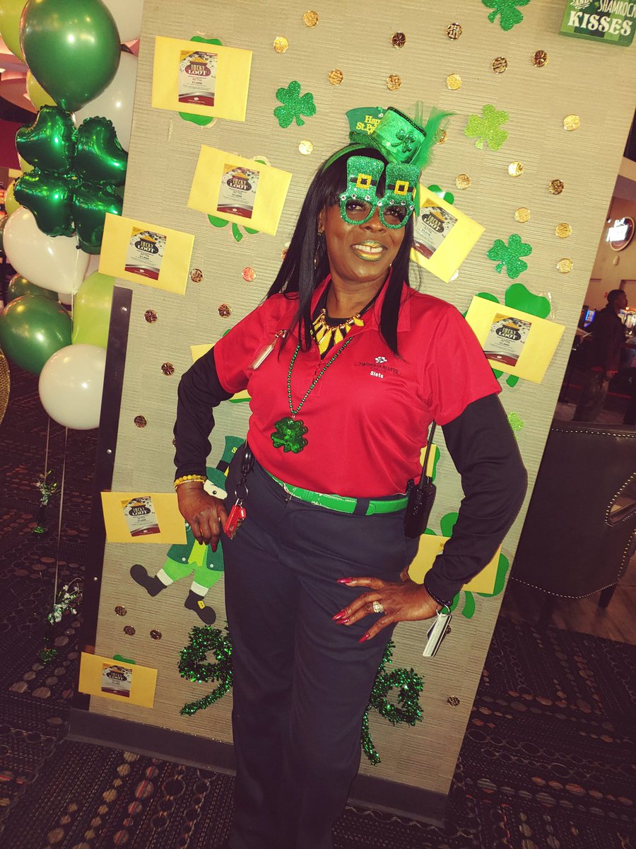 #ILOVEMYJOB #ITSNOTWHATYOUPLAY #ITSWHOYOUPLAYWITH 🎰♠♥♣♦🏈🏀⚽⚾