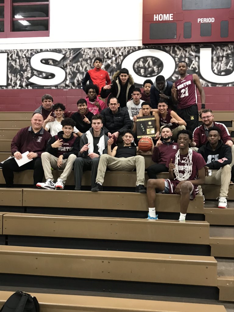 Outwork_Team's tweet photo. Wow! What a W for Morton over York 60-55 jr @zuuus03 with 20 and senior @NicholsKendell with 18. First Regional Title in over 5 years. @MySuburbanLife @michaelsobrien https://t.co/44nS9yO9TH