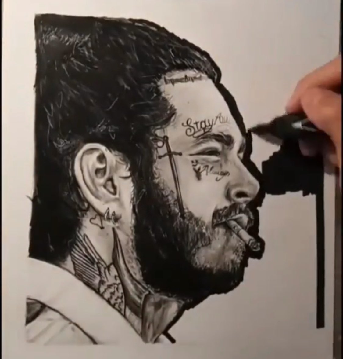 alessio_giffi's tweet photo. I just watched some recents videos from latest concerts of #PostMalone please drugs or alcohol aren’t solutions of problems, I always saw smiles in your eyes and a lot of talent in your voice, you are a good guy, don’t waste your life in this way #helpposty #helpost 🙏🏼💛 https://t.co/25zMYWPuR0