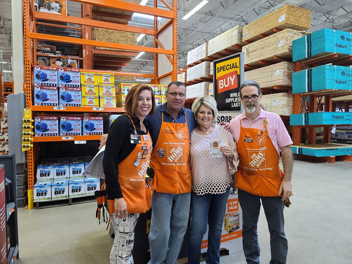 SSouthernthd's tweet photo. Congratulations to Linda Rose on her 25th Anniversary with the Home Depot. She is a rock star!! #D130Driven @AndrewJensen66 @Armando_G_472 @kgrantHD472 @jacki_mccord @misjudes https://t.co/5aXriO0OfT