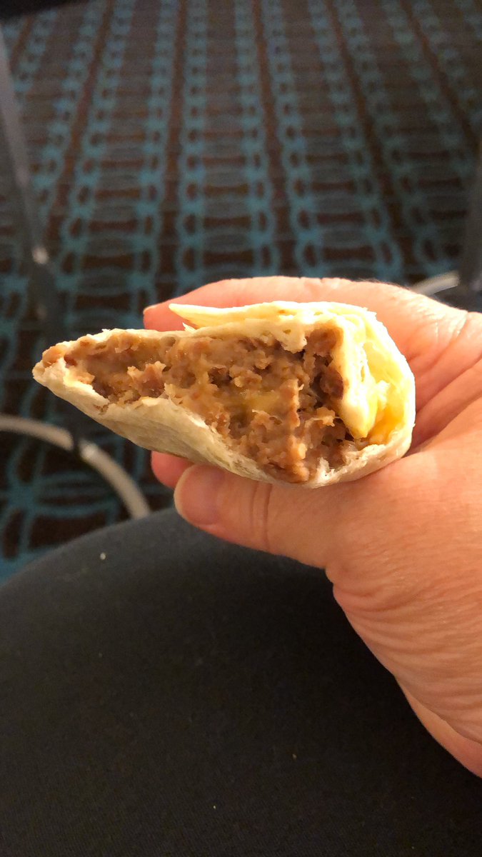 jcarole's tweet photo. Hey @tacobell -you know what tastes bad? Your food without green sauce. #blah #bringbackverde #greendiscrimination https://t.co/q6QSyXh70q