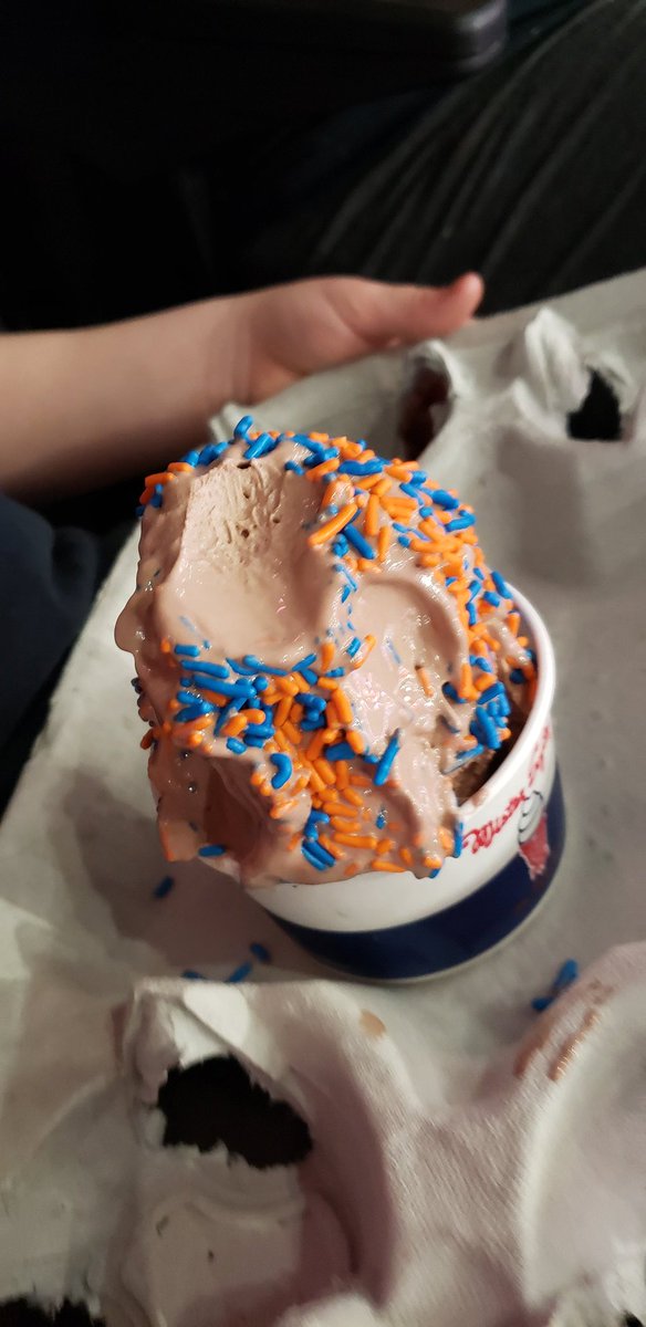 Radeckerchick's tweet photo. When you are at @NYCBLive home if the @NYIslanders but when you see orange and blue sprinkles on your grandaughter's icecream all you see and say is Let's goooooo @Mets you know you are #loyaltothelastout #truetotheorangeandblue #T7LAstrong lololo https://t.co/9bvfYgnnOD