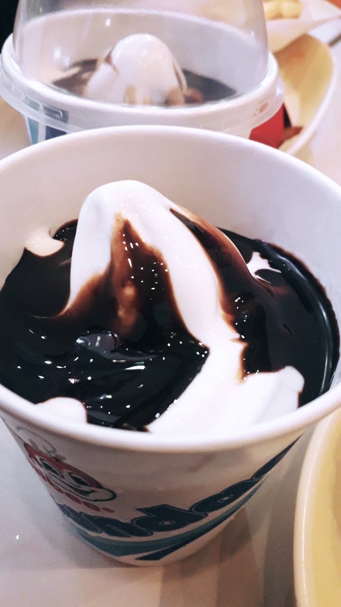 mudangchiii's tweet photo. Aren't they lovely?! 😍😍😍@Jollibee 🍟🍦 https://t.co/WSDoZFkjjf
