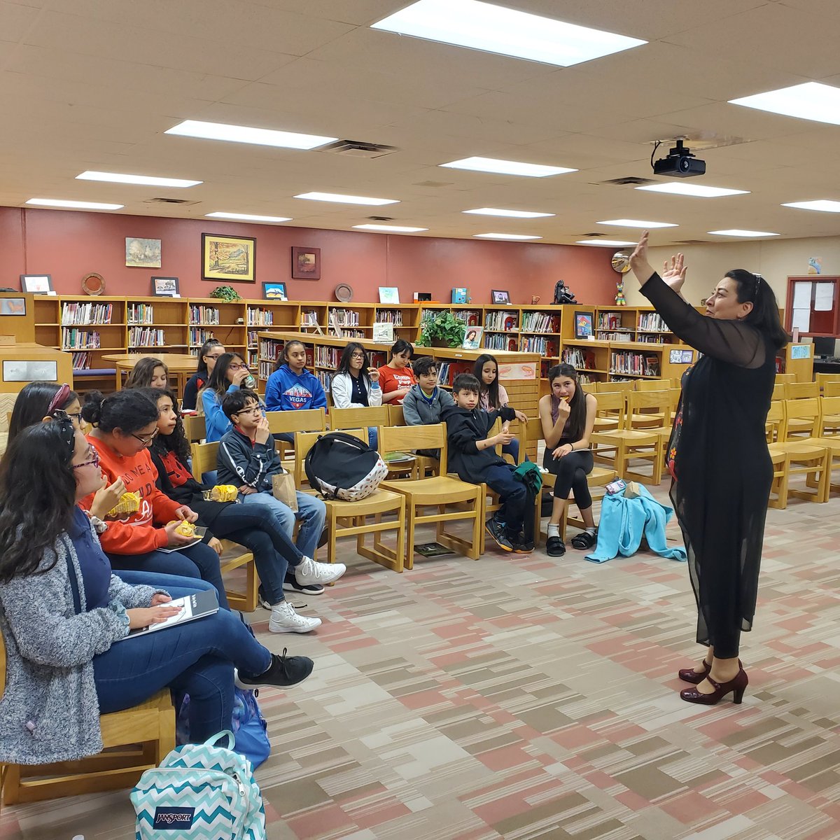 EmmsVelez's tweet photo. Ending Read Across America Week with author and story teller Sandra Aguirre-Magana! https://t.co/iA6n0Nb7tF