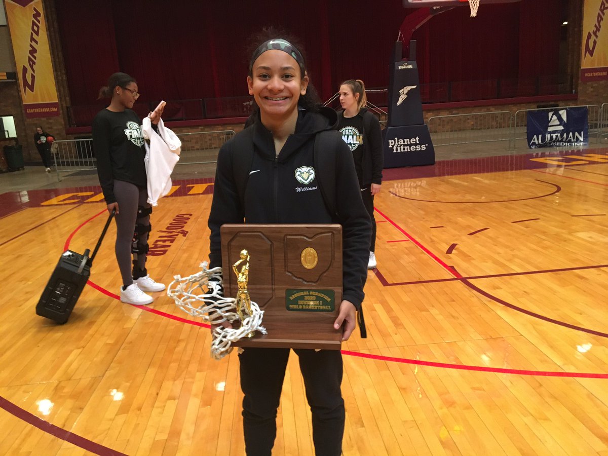 JonBozeka's tweet photo. The GlenOak Lady Eagles are headed back to the FINAL FOUR. Here are some photos I snapped tonight. @lexilemire and her family, the team celebrating, @01Breezie with the hardware, the team celebrating and two others to show the night. #WHBCSports @1480whbc @HOFHuddle_Rich https://t.co/Myji3cNcru