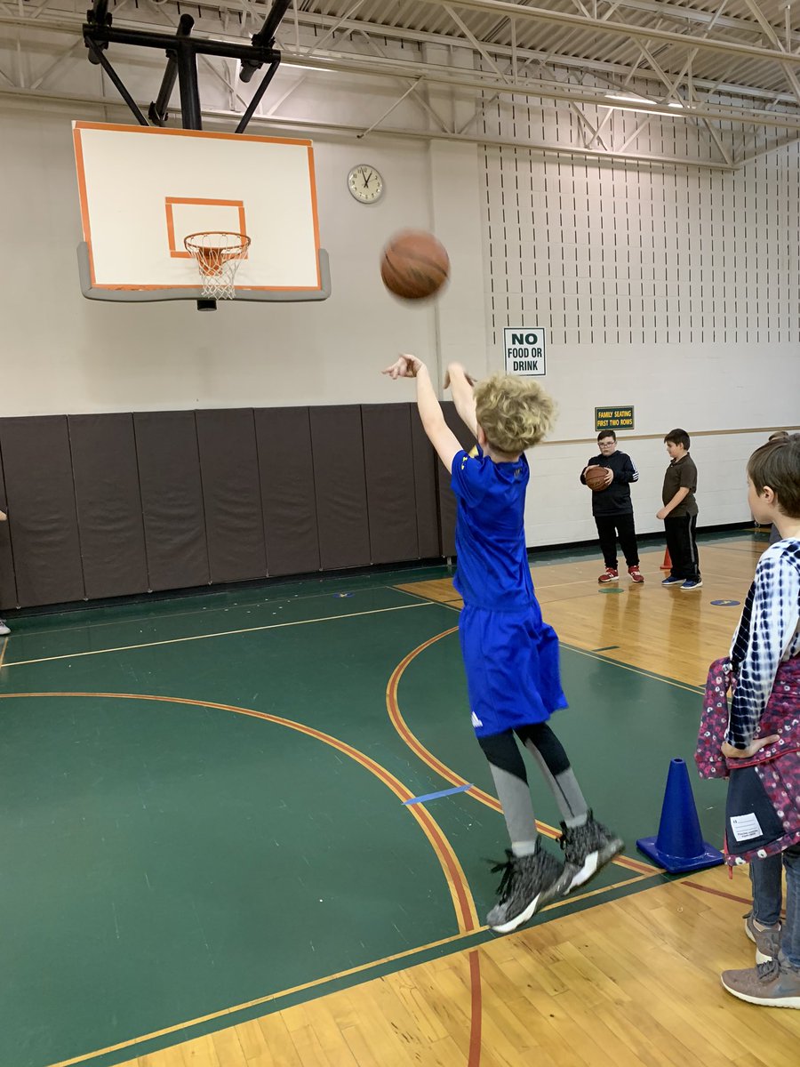 kierclass's tweet image. Julian organized the class into groups and demonstrated how to shoot a basketball. Everyone got a chance to practice and improve their form! #thirdatbis