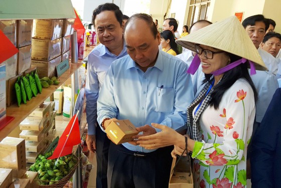 GlobalMudaru's tweet photo. Mudaru appears in Prime Minister holds talks with farmers conference

Mudaru was visited by Prime Minister Nguyen Xuan Phuc and Mr. Tran Thanh Man-(VFFCC) at the Prime Minister holds talks with farmers conference on December 10, 2019 in Can Tho City, Vietnam.
#mudaru #TNBVN https://t.co/6qW6sGkJHg