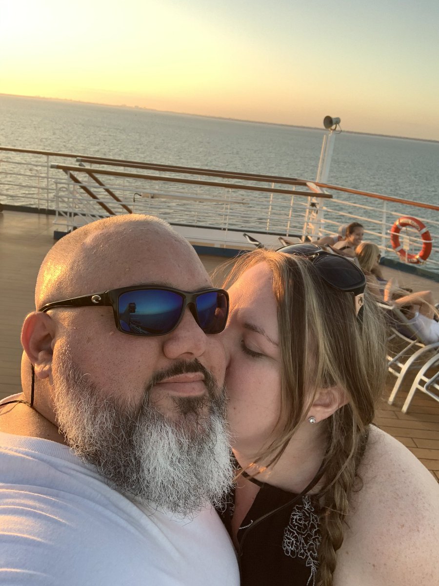 FLfunshine's tweet photo. #Mexico! My reward for cheating death in January 💕 Swine flu, double pneumonia, ARDS, and end stage renal failure. 21 days in the hospital including 11 of those in a medically induced coma, but I’m BACK!! 2020 is off to a hell of a start! https://t.co/K5E30plSs9