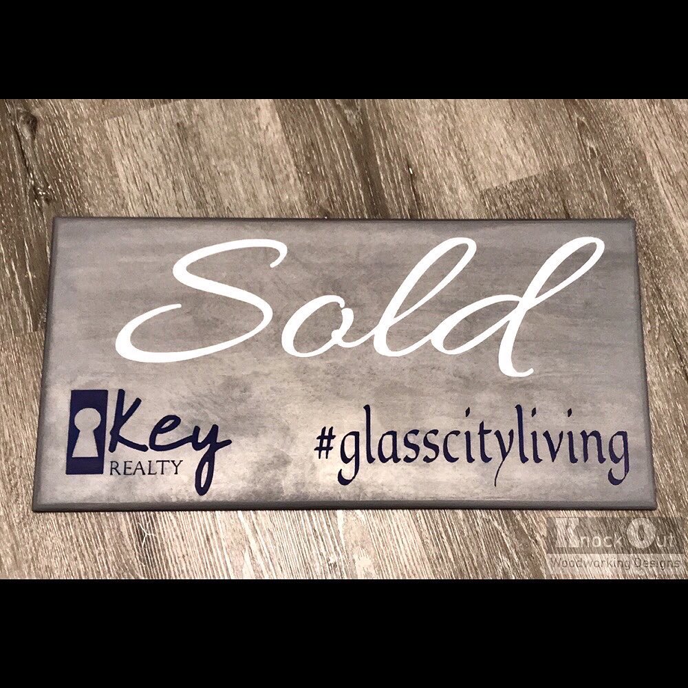 KnockOutWWD's tweet photo. 12x24โ Custom Sold Realtor Stained, Carved/Engraved & Painted Sign. Sealed with clear enamel.
.
.
#cnc #cncrouter #sign #woodsign @inventables #supportlocal #logo #custom #realtor #customsign @Minwax @RustOleum #keyrealty #glasscityliving #419 #toledo https://t.co/bsvlOFcQfZ