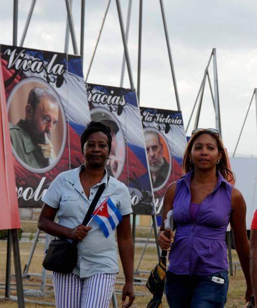 comadritahabane's tweet photo. ! Esas Sí son cubanas !Luminosas como nuestra enseña nacional . Bellas como sus colores. Bravas como las mambisas que la defendieron en la manigua. #RespetaMiBandera. #VándalosDelImperio el alma de las mujeres cubanas es tricolor. #XTuAlmaDeMujer , porque eres Patria y #Cuba https://t.co/W6TSPzubnv