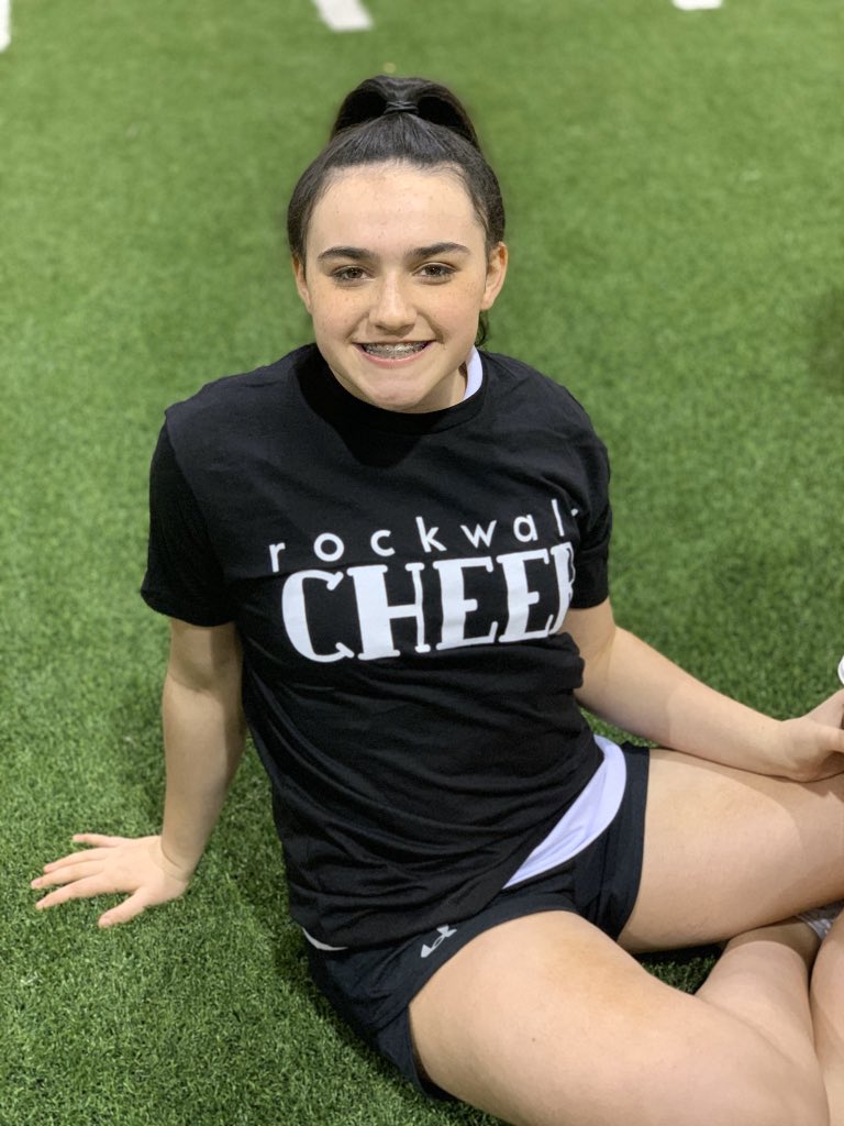 melony_stevens's tweet photo. Proud to be the mom of a 2020-21 @Rockwall_HS freshman cheerleader! #StingersUp 🧡 https://t.co/jsKfnoQa7o