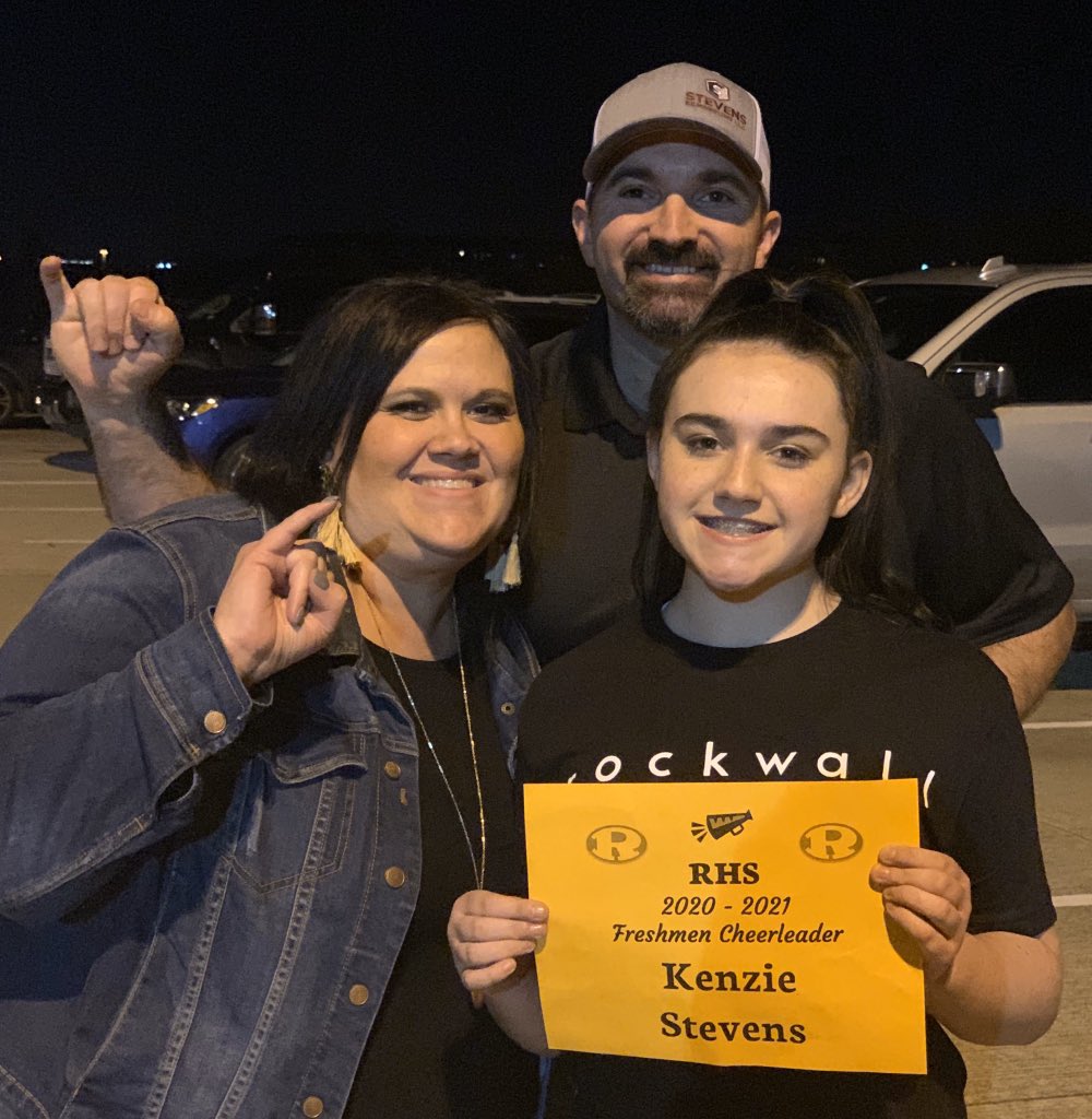 melony_stevens's tweet photo. Proud to be the mom of a 2020-21 @Rockwall_HS freshman cheerleader! #StingersUp 🧡 https://t.co/jsKfnoQa7o