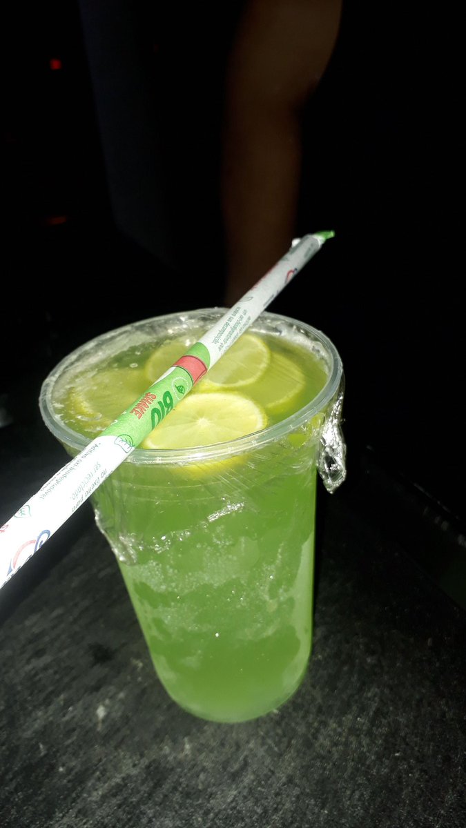 Beatriz22260610's tweet photo. Quer ficar bêbado sem sair de casa ? Então.. o TRAILER BAR entrega no conforto do seu lar, desde de drinks a brahmaaa 🍹🍻
Me chama lá no whats e faça seu pedido! 
Whats / 21 967353104 https://t.co/3LZAznEWcs