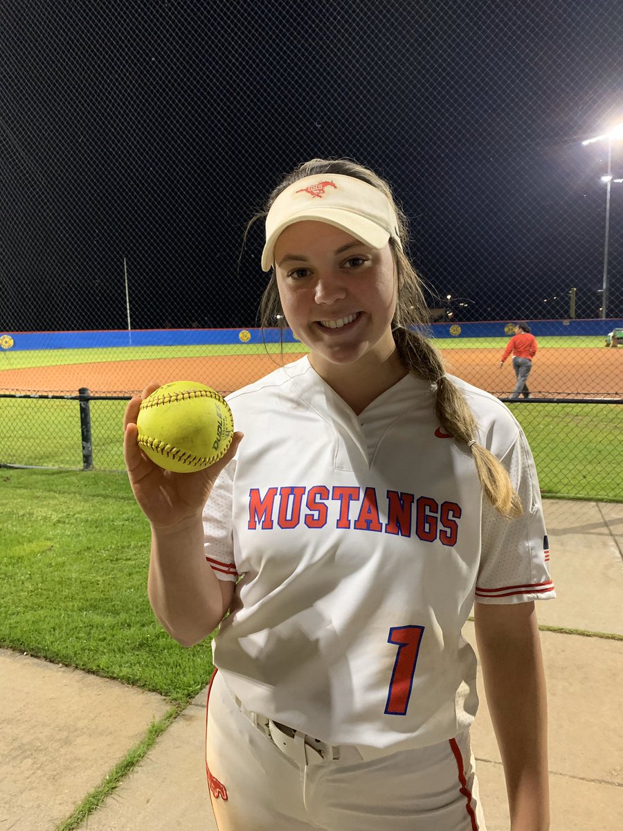 GHSMustangSB's tweet photo. @brookebingham__  with the grand slam tonight!! With that we finished with a 9-7 ball game 💣 squad @Gosset41 @DFWfastpitch @GCISD #dinger #senior #hitter #homer https://t.co/2oPgyOtMwf