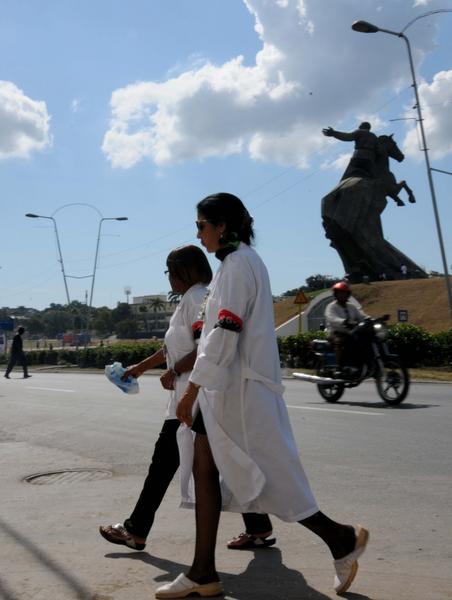 comadritahabane's tweet photo. ! Esas Sí son cubanas !Luminosas como nuestra enseña nacional . Bellas como sus colores. Bravas como las mambisas que la defendieron en la manigua. #RespetaMiBandera. #VándalosDelImperio el alma de las mujeres cubanas es tricolor. #XTuAlmaDeMujer , porque eres Patria y #Cuba https://t.co/W6TSPzubnv