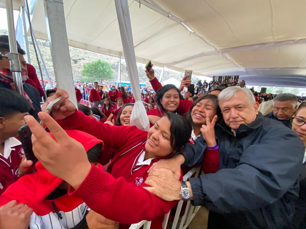 Hans2412's tweet photo. Presidente @lopezobrador_ en San Luis Potosí https://t.co/kkUd1FTSpf