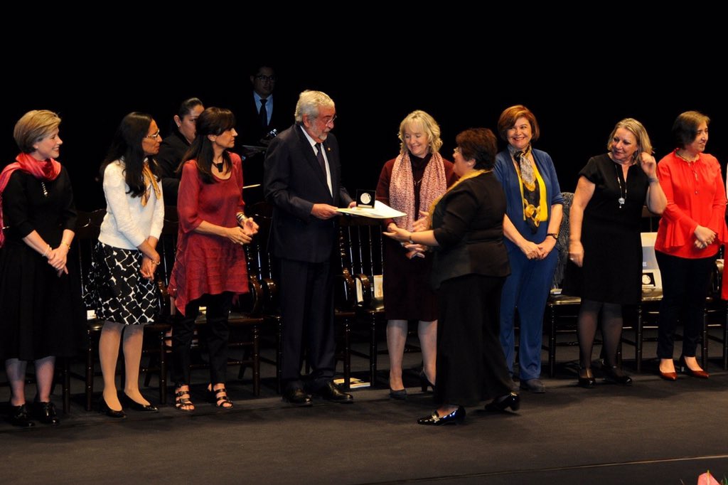 Felicitamos afectuosamente a la Dra. Verónica Montes de Oca, merecedora de la Medalla “Sor Juana” otorgada a académicas destacadas. La Dra. Montes de Oca es defensora de los derechos de las personas mayores.
dgcs.unam.mx/boletin/bdbole…