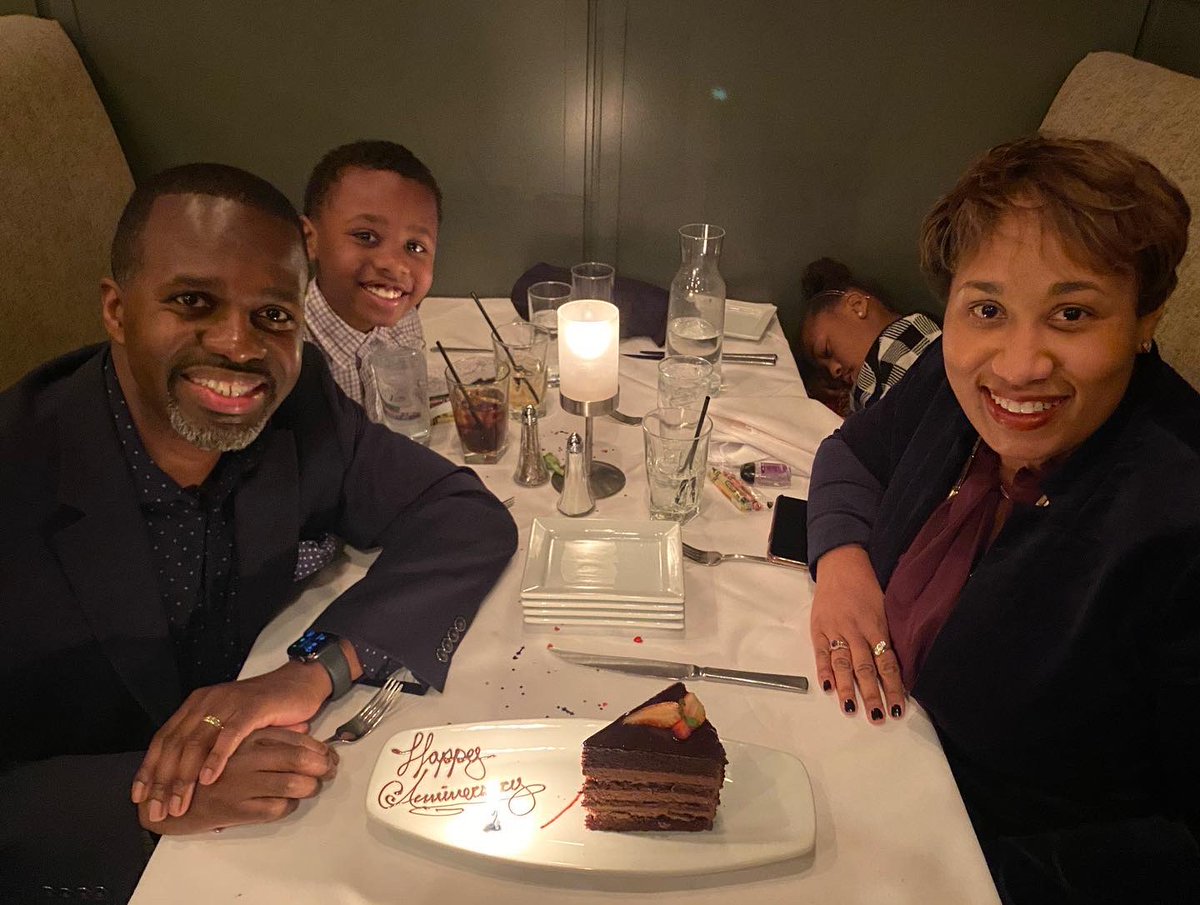 TawannaABlack's tweet image. The #littleblacks took us to @RuthsChris to celebrate our 19th anniversary ~ and in her usual style Traviata fell asleep as soon as she took her last bite 😜 💗 #thisis19 #TheBlacks