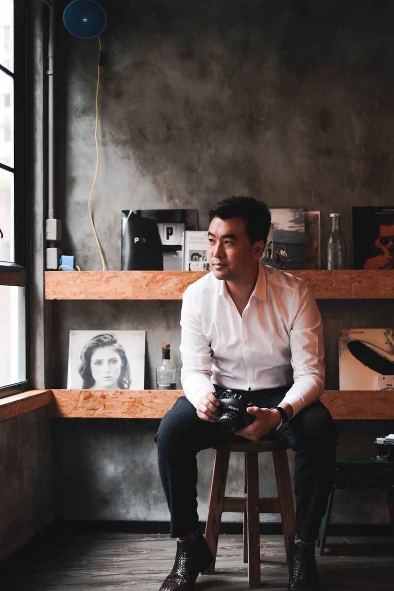 hurtingbombz's tweet photo. Thanks to FB of this reminder of when I could fit into this shirt. Taken at my studio The Kandid by Alamby, then of @digitalrev
#thekandid #anythingforthegram #throwback #hongkong https://t.co/mV4RYt3QHT