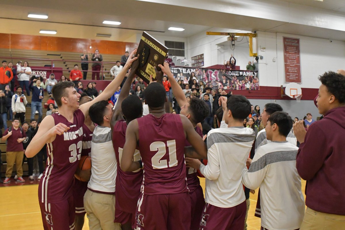 OPRFAthletics's tweet photo. Students can purchase a wristband for the fan bus for $6 at the cashiers during lunches on Mon/Tue. wristband will get u dinner,entry into the game &amp;a ride to and from the game on Tuesday. 🍕will be from 5:15-6:15 in the student café of your home campus and 🚌depart for LT at6:15 https://t.co/UVpEm2NrdH