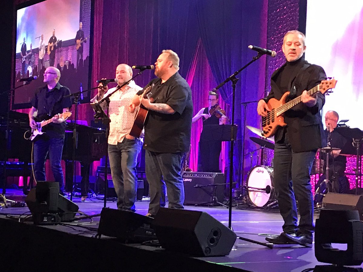 MikeSavageHFX's tweet photo. Thanks @StarrMHFNS and team @MentalHealthNS for another amazing #DSOM2020 with awesome talent onstage to raise funds and awareness. It is a pleasure to be part of this great evening. #1in5. https://t.co/aXKVzUtepF